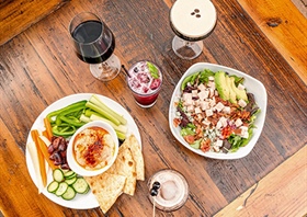 Small Business Spotlight: Elliot's Wood Fired Kitchen And Tap